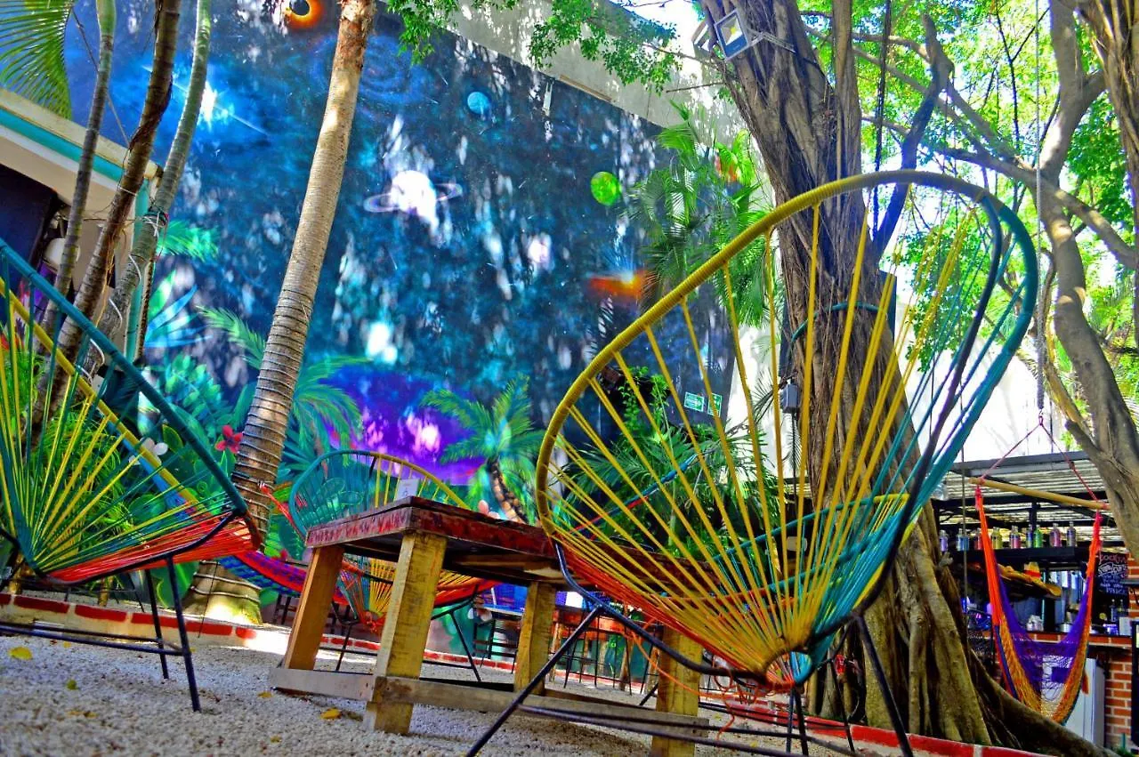 The Yak Hostel Playa del Carmen 0*,  México